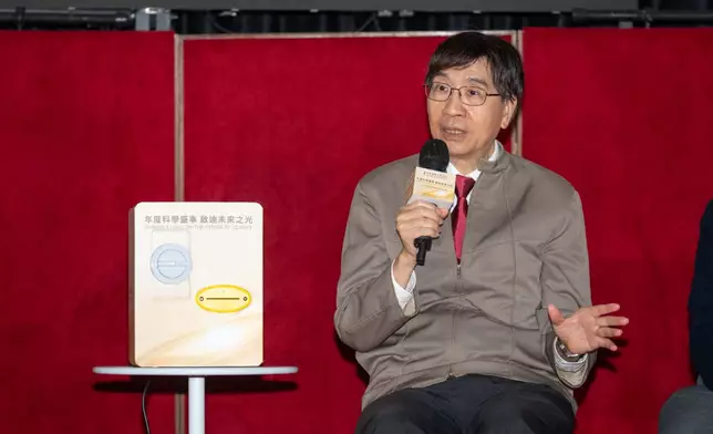 2021 年未來科學大獎「生命科學獎」得主、國際傳染病學權威袁 國勇教授與逾 200 名本地中學生交流。（圖片由未來科學大獎基金會提供）