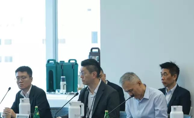 警務處助理處長（資訊系統部）陳志勇（中）參與討論，從資訊科技及系統建設角度探討無人系統發展對警務工作的啟示。