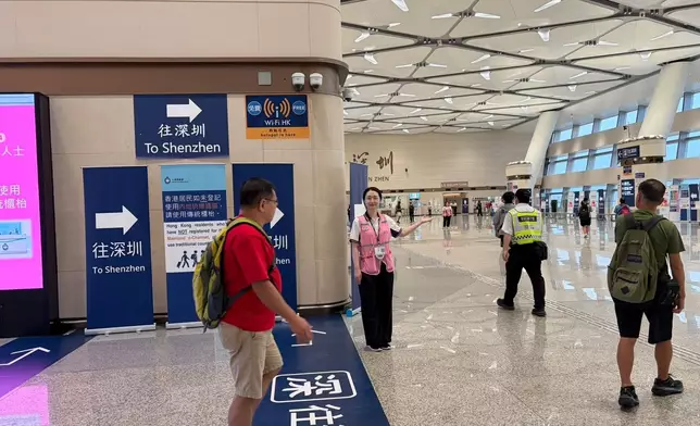 新皇崗口岸啟用，政府產業署提供物管服務並設客服大使。