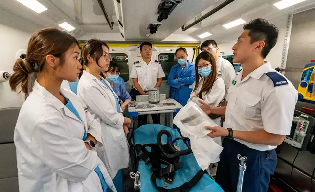 消防處與律敦治及瑪麗醫院急症室團隊交流 分享中風分流流程