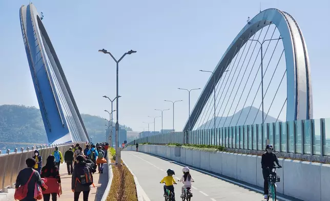 將軍澳跨灣大橋入選ICE全球旅遊地標清單 與埃菲爾鐵塔並列