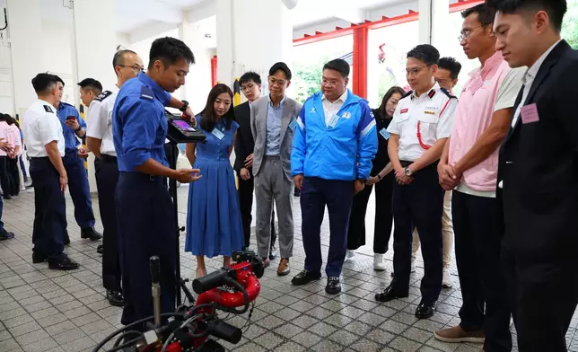 香港消防處聯同北元朗防火委員會交流，重陽節出動無人機高空監察防山火。