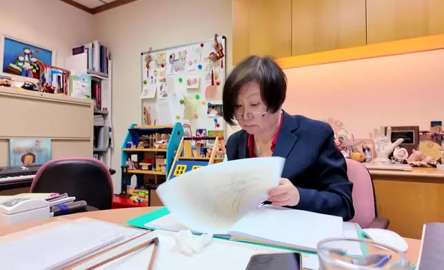 雖然日常生活混亂又荒誕，但王玉珍一睇病就變咗第二個人。