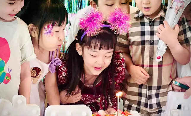 賈曉晨小紅書圖片
