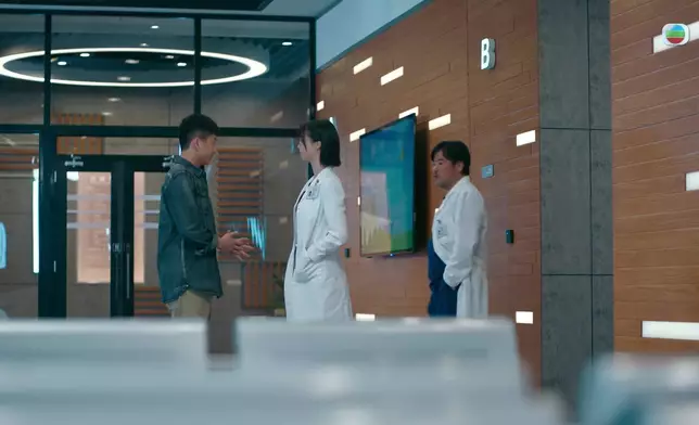 馬貫東到殮房詢問解剖情況，被韋家雄發現兼訓斥。