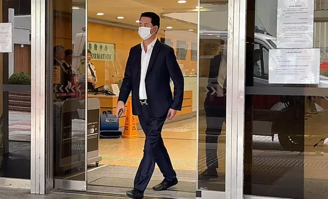 蔡父今續到庭旁聽。巴士的報記者攝