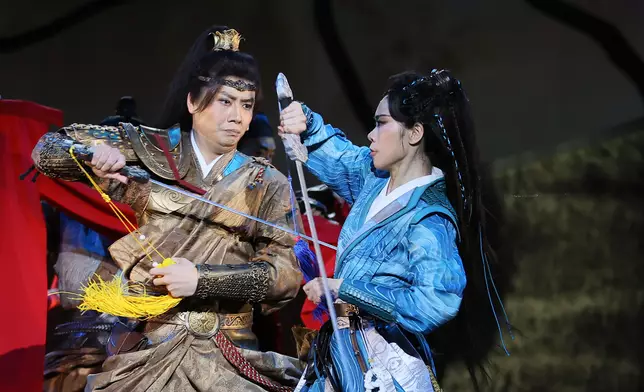 團隊將西方歌劇與粵劇「唱唸做打」匯聚，融入武術與現代舞蹈，講述千年靈魂羈絆故事。