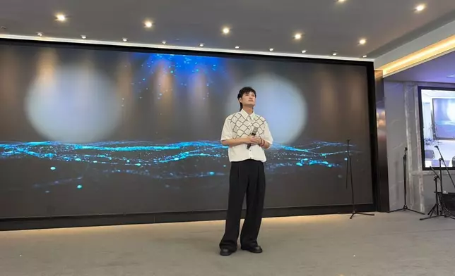 何博文（Jacky）日前爲中秋文藝慈善晚會擔任表演嘉賓。