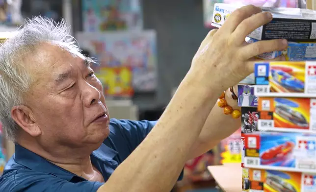 蔡老闆開玩具店逾50年了。