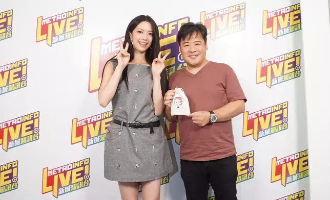 韋家雄與陳曉華在TVB劇集《死有對証》中飾演法醫，演技大獲好評。