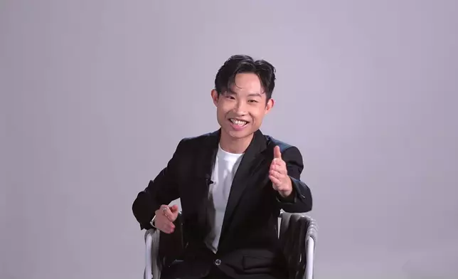 丁標一支箭衝去Amber隔籬好直白可愛。