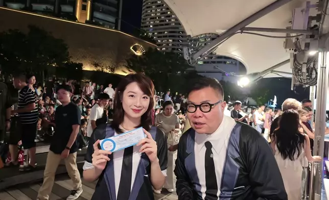 冬蔭表姐介紹的夜遊船造型非常cyber。