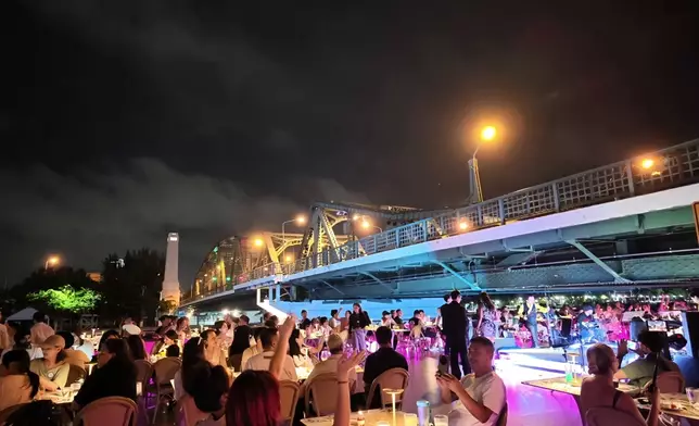 夜船可飽覽河岸景色。