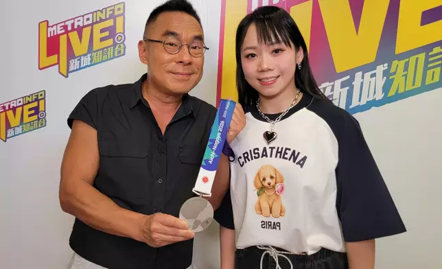 她指亞運住宿非僅運動員入住，房間煙味大無法更換，其後失聲疑與敏感有關。