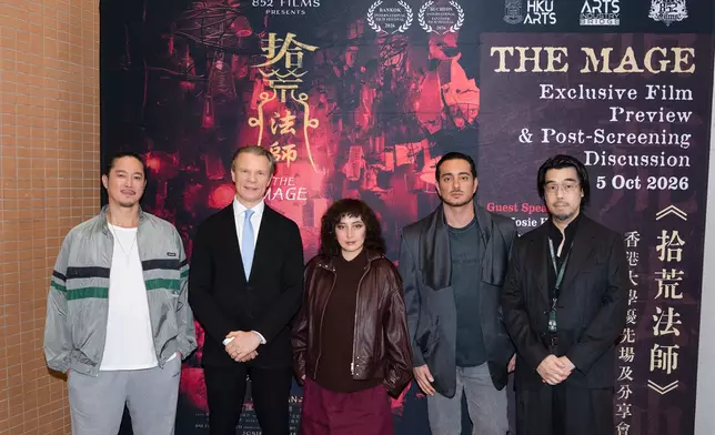 《拾荒法師》昨晚假香港⼤學研究⽣堂王賡武講堂舉⾏優先場及映後分享會。