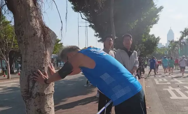 雖然備受腳痛問題長年困擾，但劉院長依然步照跑、仲要參加埋Hyrox。