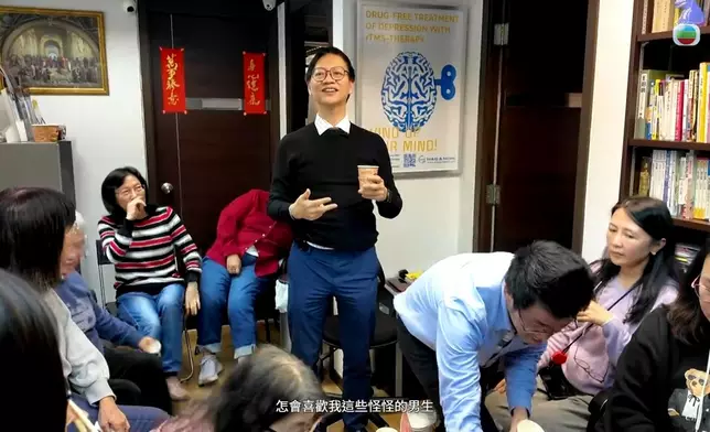 網民欣賞丁醫生嘅自嘲同貼地。