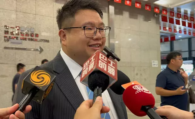 陳國偉表示自己此次競選連任，選委崗位責任重大，希望透過參選，聯合地區三會等力量，為香港出一份力。巴士的報記者攝