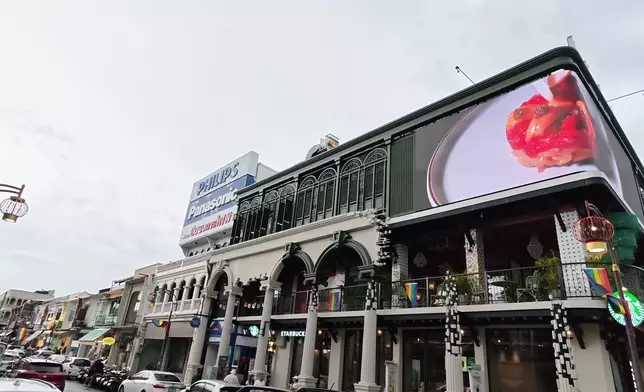 舊城區新建的商場食店林立。