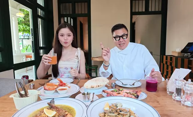 Roger帶住布吉妹2.0周圍打卡嚐美食。