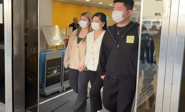 張燕花（中）。巴士的報記者攝