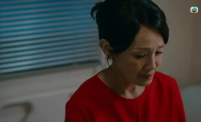 在阮浩棕追問下，韓馬利聲稱自己殺人，鄭子誠堅持頂罪，但被譚坤倫在門外偷聽。