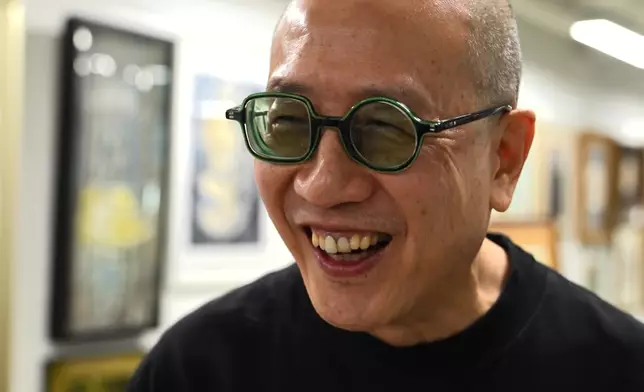 就算講自己嘅苦況，嚴醫生都係永遠笑住，縱然有時佢連眼睛都只能勉強睜開。