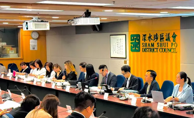 深水埗區議會大會上討論窩仔山優化計劃，區議員一致支持政府推展計劃。民政事務總署FB