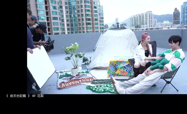 Archie請到Skylar擔任MV女主角。