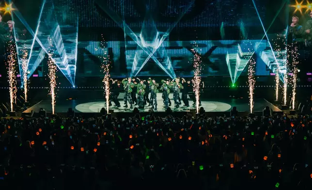 NCT127以多個帥氣造型登場。主辦單位提供圖片