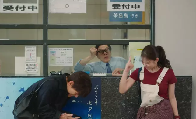 《愛上草莓的季節》首集，池昌旭與今田美櫻搞笑相遇。Disney+提供圖片