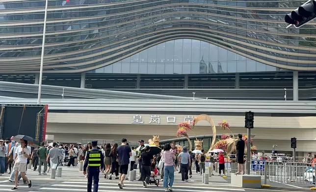 新皇崗口岸。巴士的報記者攝
