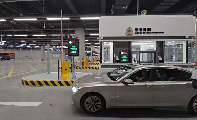 皇崗口岸。巴士的報記者攝