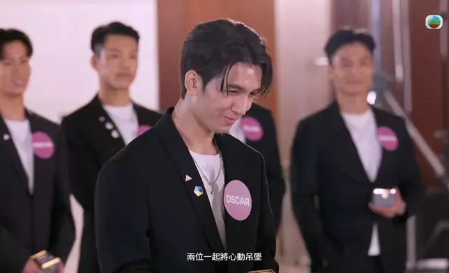 Oscar個樣好害羞。