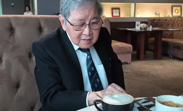 睇吓蔡醫生食嘢食得幾開心。