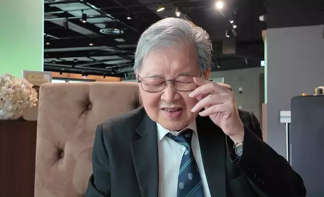 睇吓蔡醫生食嘢食得幾開心。