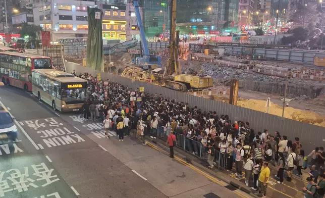 市民轉搭巴士。Threads圖片
