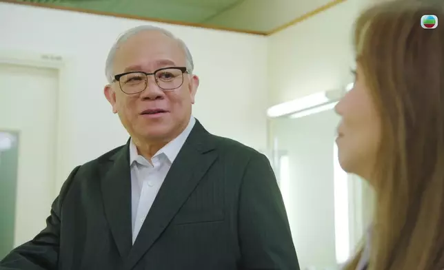 勢利化妝師向車婉婉白眼，幸好徐榮認識造型總監，化妝師對車婉婉態度即時 180 度 改變。