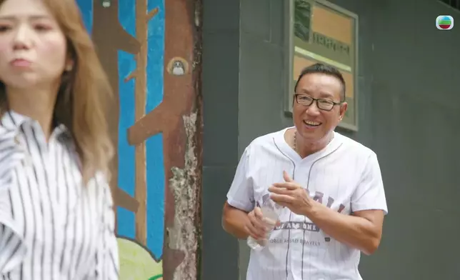 徐榮去攞車期間，疑似狂迷突然出現，嚇到車婉婉走夾唔抖。