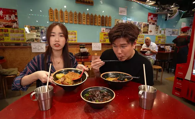 與辰帶暉哥到銅鑼灣食車仔麵。