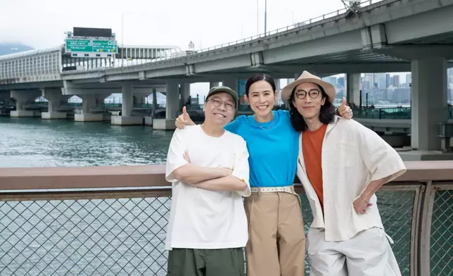 農夫即興接受挑戰演繹《說唱東岸板道》，帶出寵物友善區、玻璃觀景台等共享空間的幸福感。