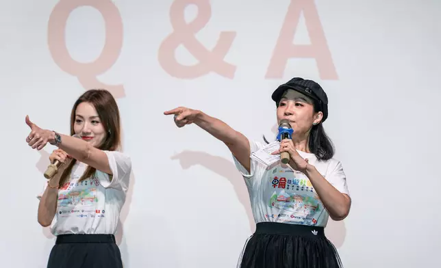 蝦頭自爆曾誤踩流浪狗糧食盤遭狂吠，提醒同學騎車要留神，又獻唱《停一停 心呼吸》傳遞正能量。