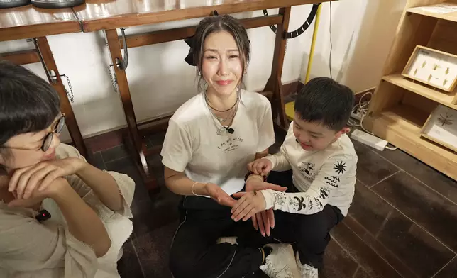 Venus見到兒子刻服挑戰，感動落淚。
