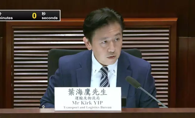 運輸及物流局副秘書長葉海鷹。立法會會議截圖