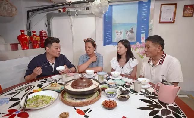 老闆娘李太經營呢間舖，希望同鄉有個聚會地方之餘，仲希望客人食到家嘅 感覺。