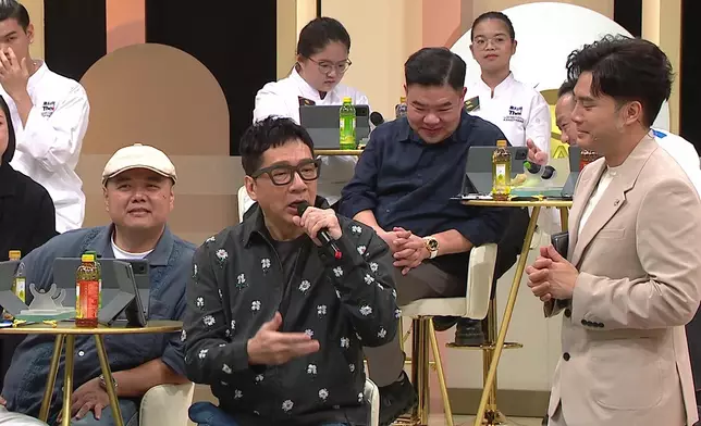 點知之後再嚟歌「我的婚姻好難」，搞到陳豪都笑到唔見咗對眼。