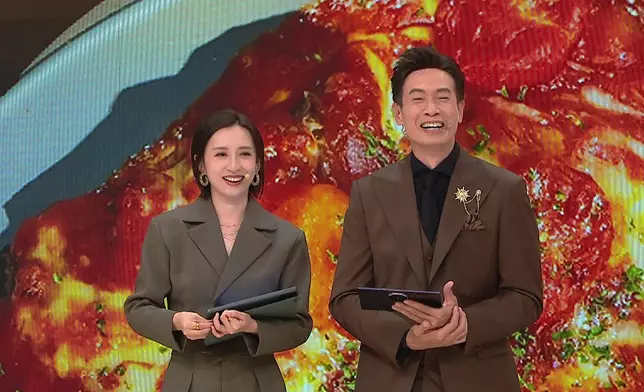 點知之後再嚟歌「我的婚姻好難」，搞到陳豪都笑到唔見咗對眼。