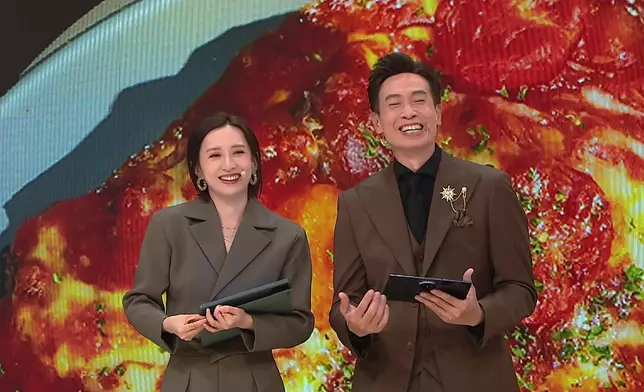 點知之後再嚟歌「我的婚姻好難」，搞到陳豪都笑到唔見咗對眼。