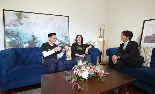 家輝受訪時仍然不忘發揮搞笑本色，笑爆全場。