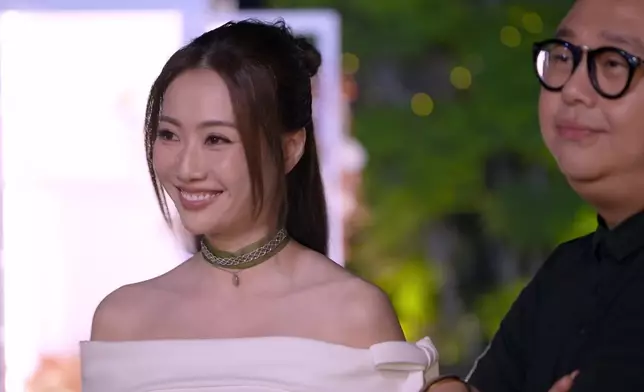 Mandy笑得好甜。